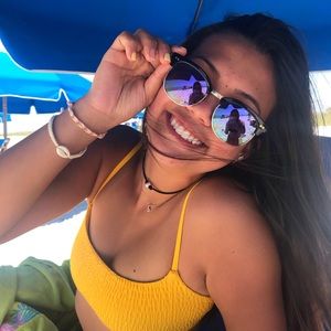 Meet your Posher, Mia